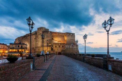 castel-dell-ovo-600x400